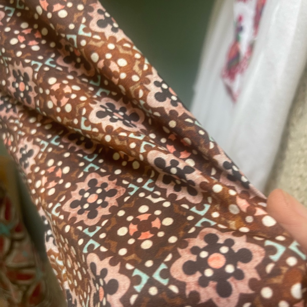 Amma Designs LA. Art to wear polyester tunic, 3/4 sleeve, tiki print - Picture 3 of 5